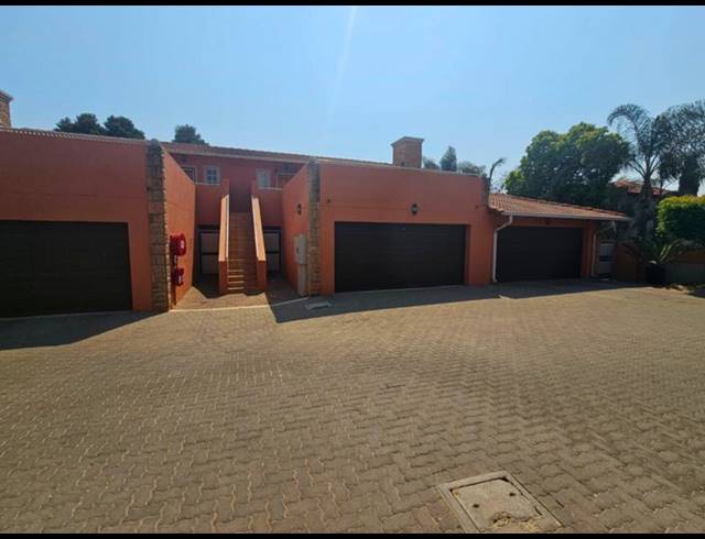 3 BEDROOM TOWNHOUSE FOR SALE IN GLEN MARAIS